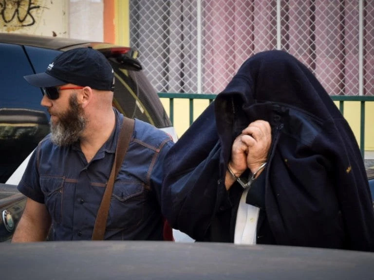 Σέρρες: Ο καθηγητής «φακελάκης» για όλους και για όλα – Αποκαλύπτεται μέσα από τις φυλακές!